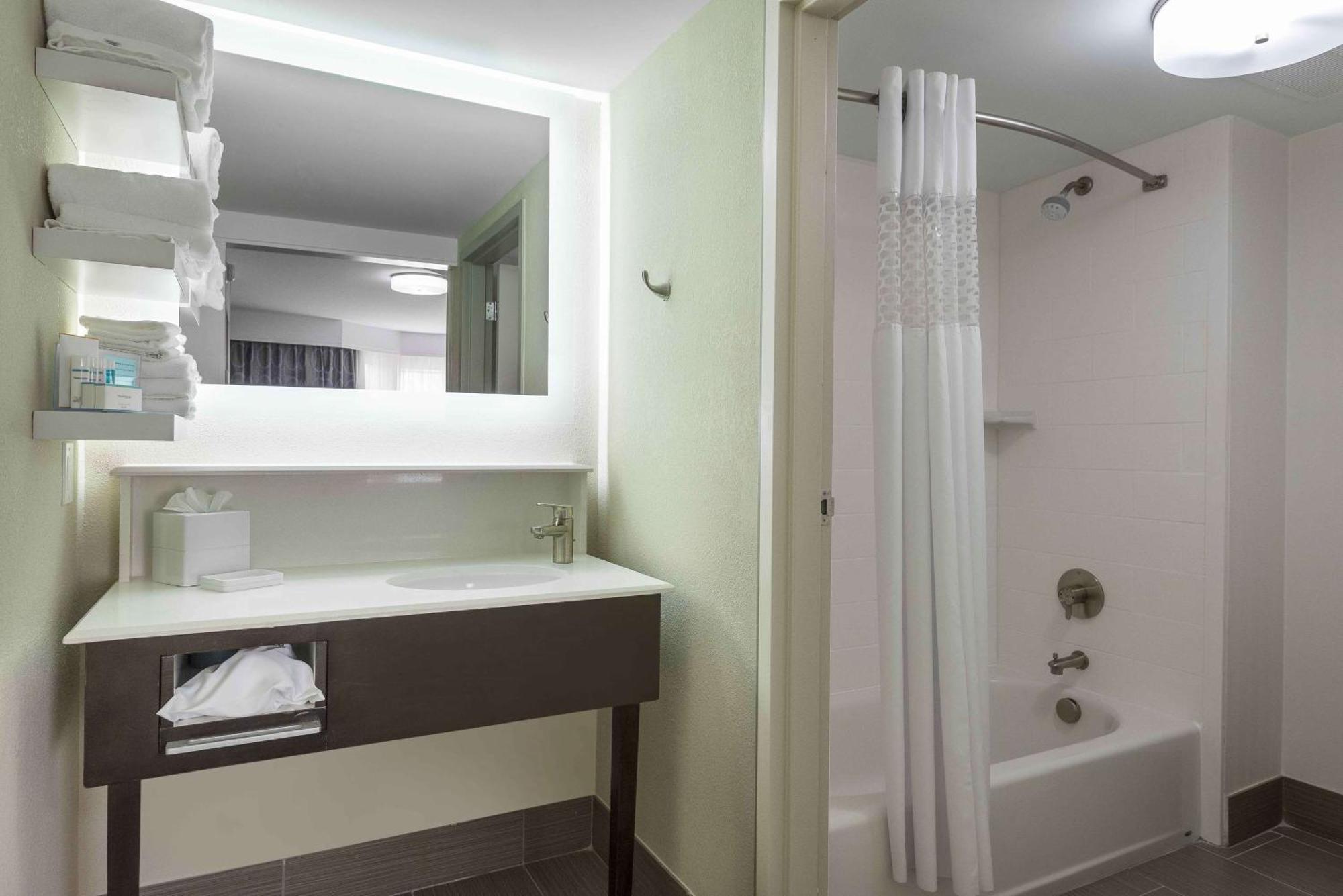 Hampton Inn & Suites Chapel Hill/Durham Exteriér fotografie