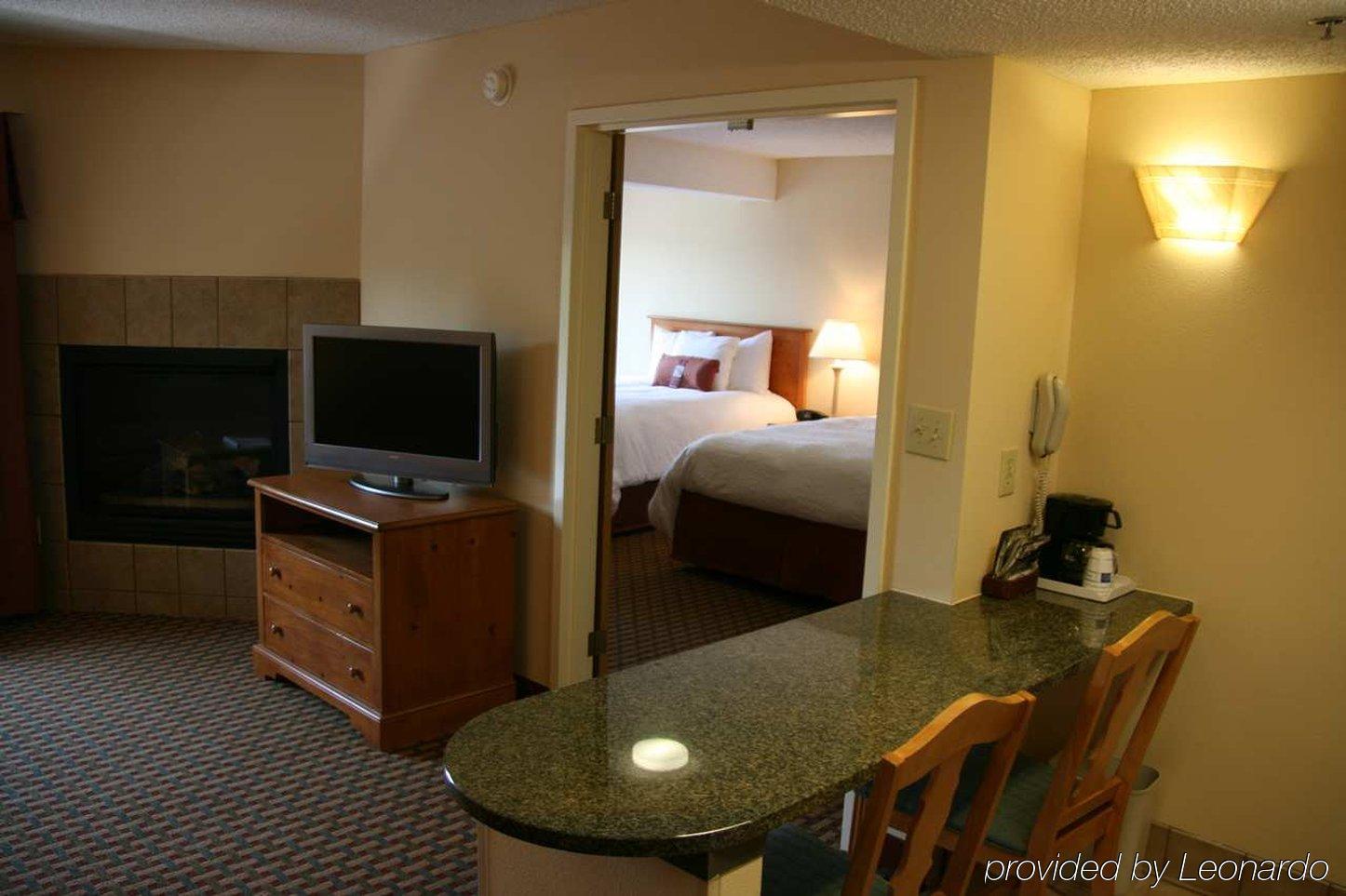 Hampton Inn & Suites Chapel Hill/Durham Pokoj fotografie