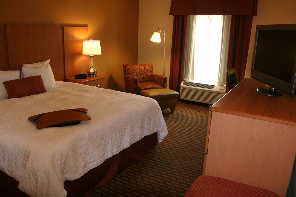 Hampton Inn & Suites Chapel Hill/Durham Pokoj fotografie