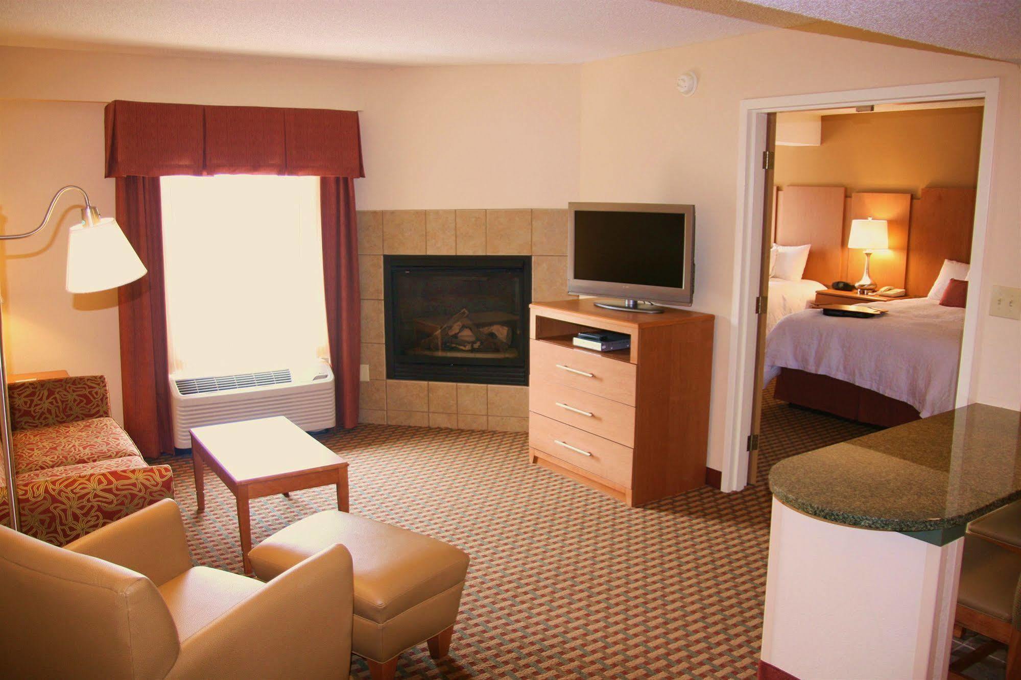Hampton Inn & Suites Chapel Hill/Durham Exteriér fotografie