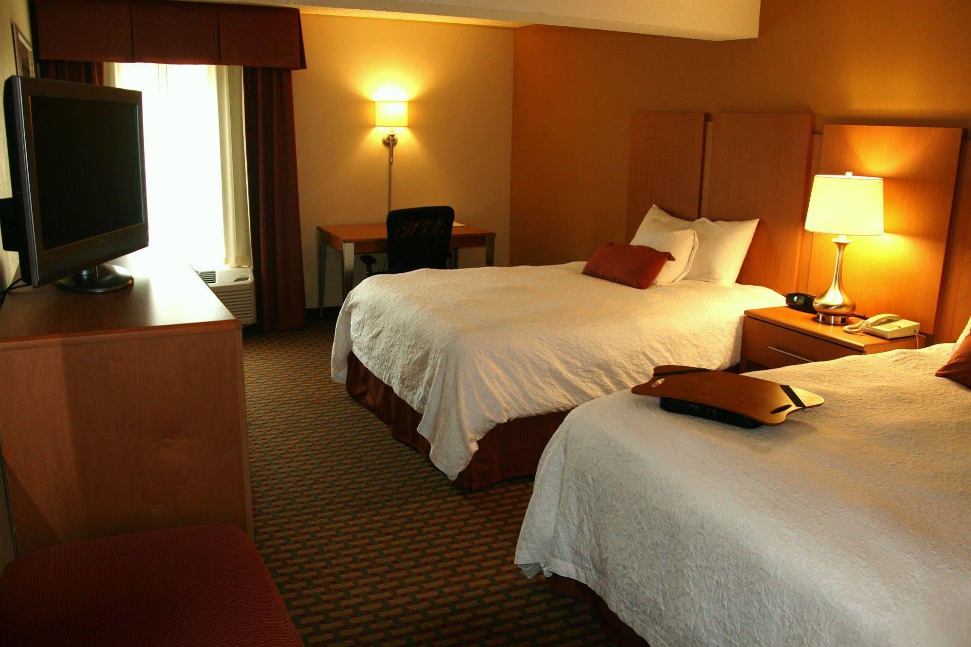 Hampton Inn & Suites Chapel Hill/Durham Pokoj fotografie