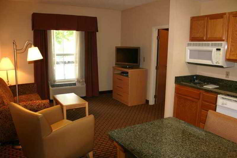 Hampton Inn & Suites Chapel Hill/Durham Pokoj fotografie